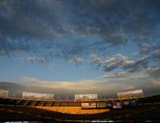 开云平台-单节狂飙定胜局！杰伦格林关键得分助76人拉开新疆队差距