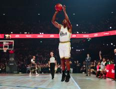 开云平台-NBA传奇球员团队亮相，全明星赛场燃烧热情