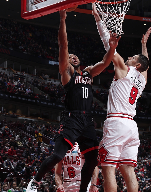 开云下载-公牛完胜火箭，贝弗利打破历史纪录