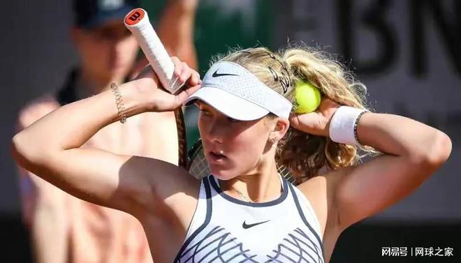 开云体育APP下载-关于英国网球队碾压世界网球队，穆雷三分雨点燃全场的信息