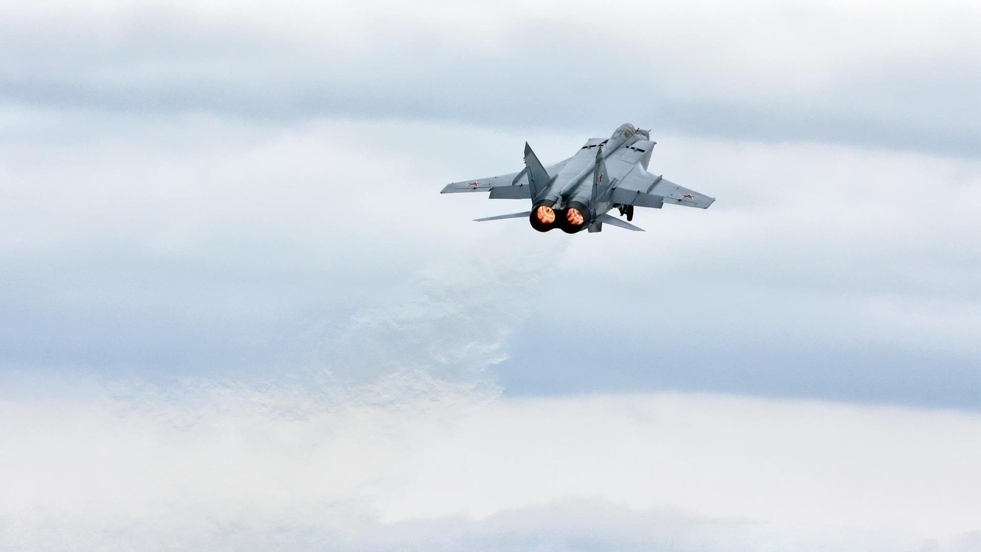 开云体育官方网站-硬仗定义者！克莱一箭穿心，热火绝境逆袭绿军