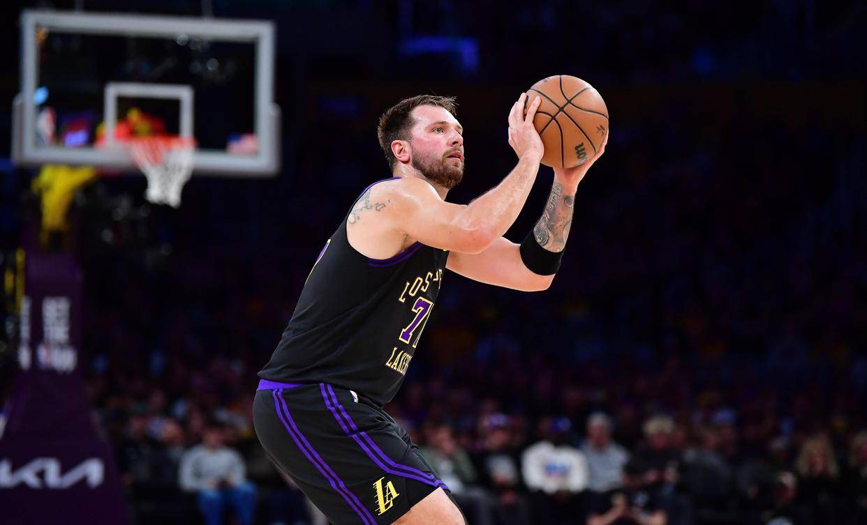 开云体育入口-尼克斯决胜局带走掘金，东契奇成为关键先生